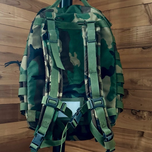Vintage Camouflage Backpack Military Style Camo Rucksack Adjustable Straps GUC - Picture 2 of 11